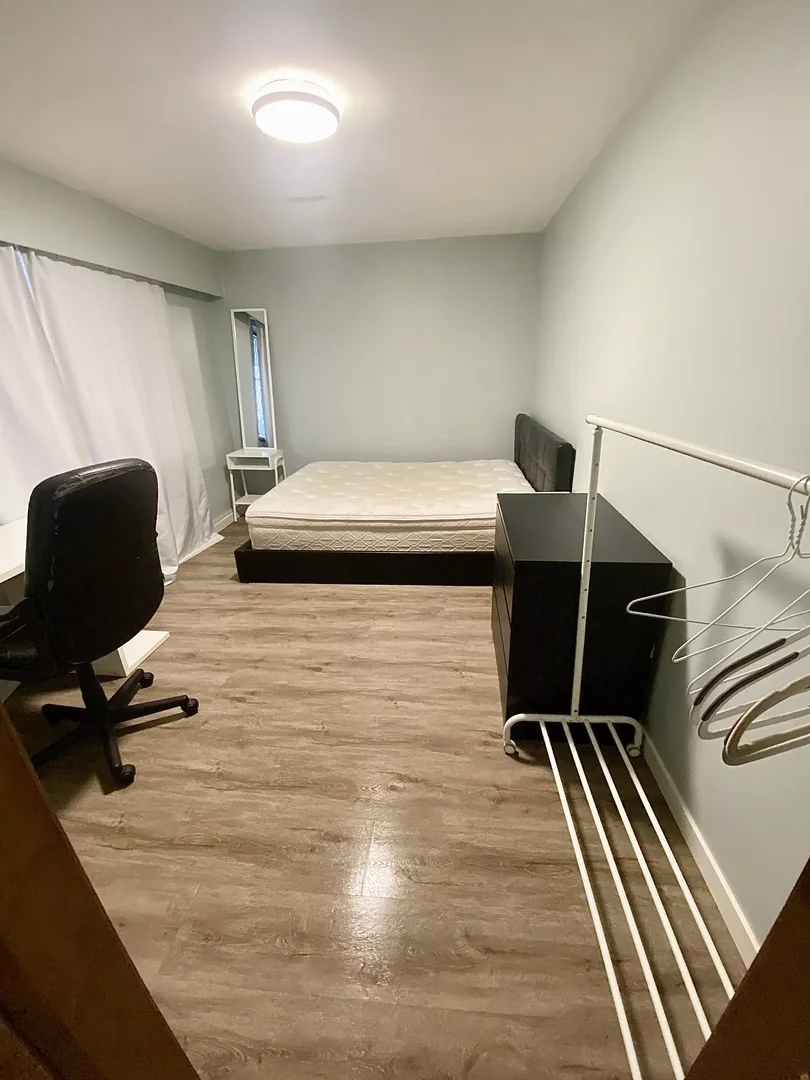 Confortevole e spaziosa stanza per studenti in