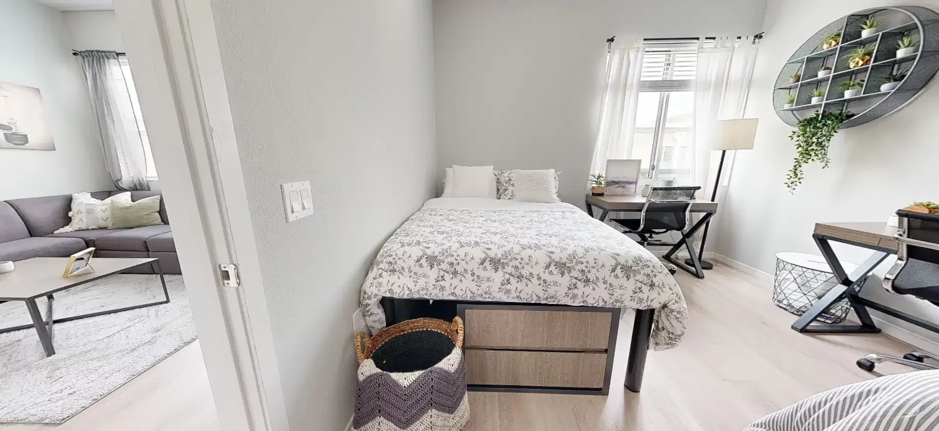 Functional student room perfect for studying in 