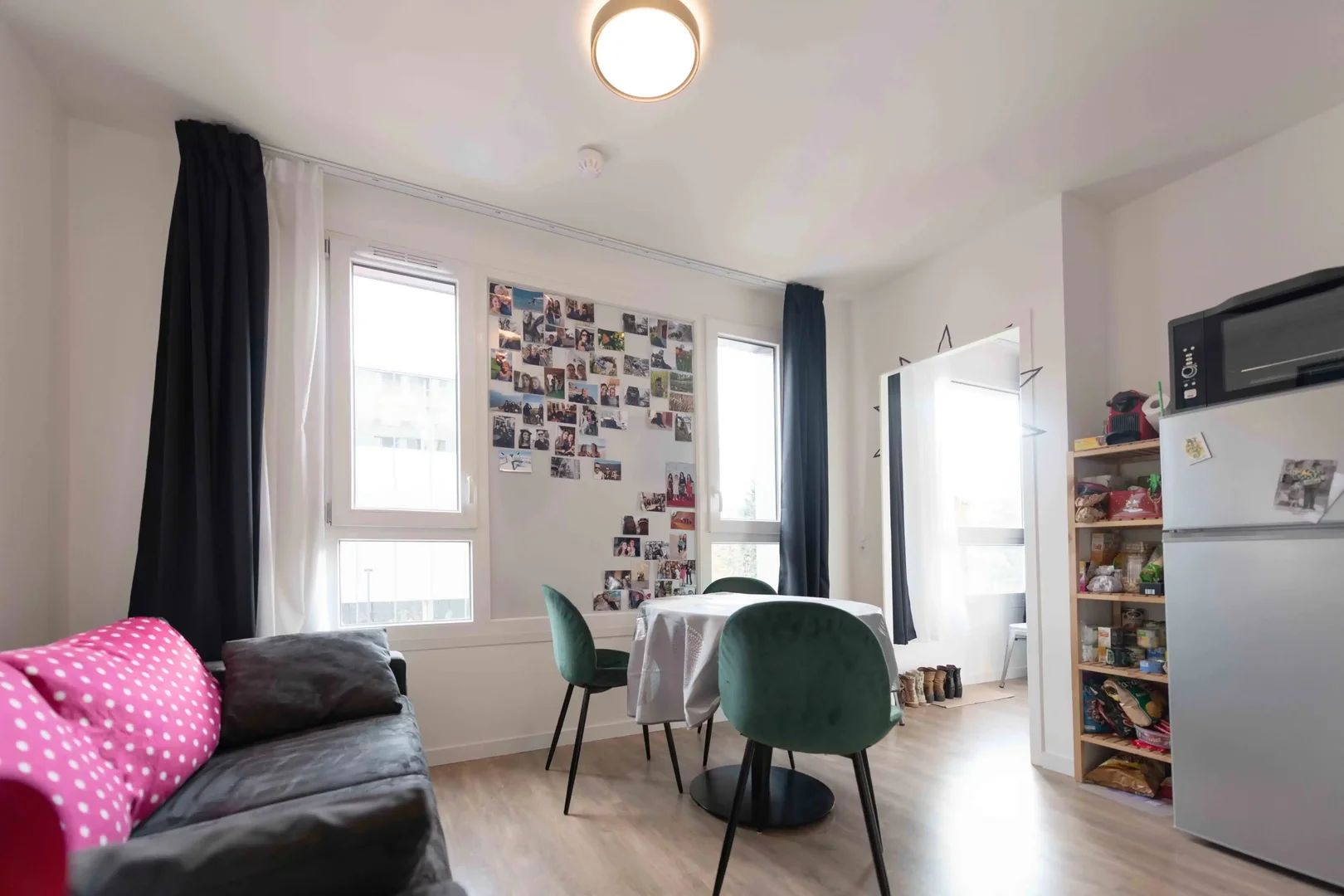 Room for rent in student apartment in , fully furnished