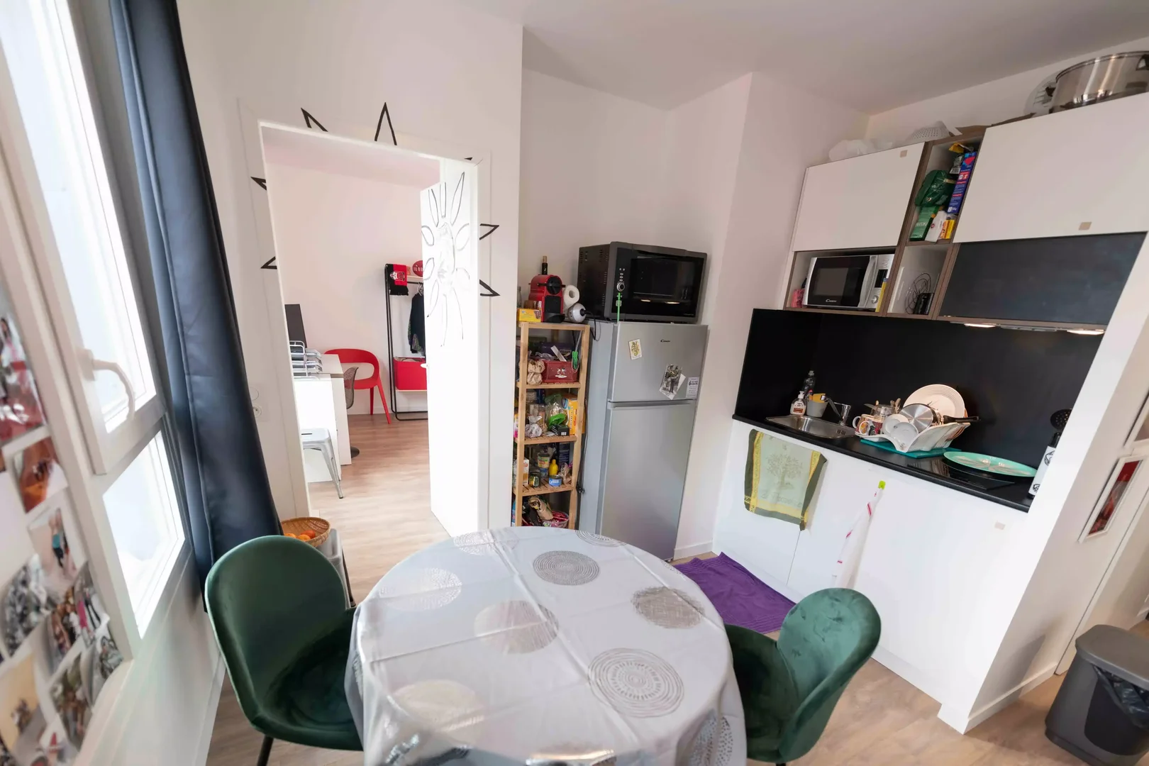 Functional student room perfect for studying in 