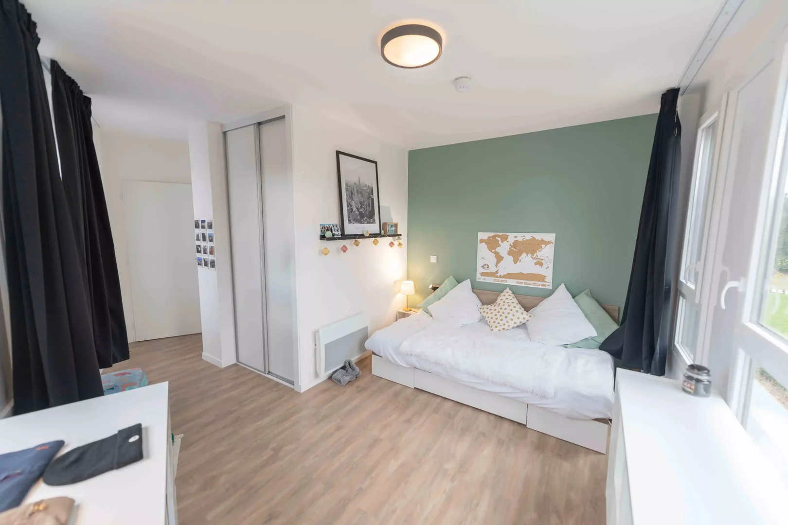Student-friendly room in  with modern amenities