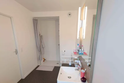 Studio at Rue du Vercors, image 2 of 12