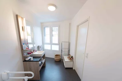 Studio at Rue du Vercors, image 3 of 12
