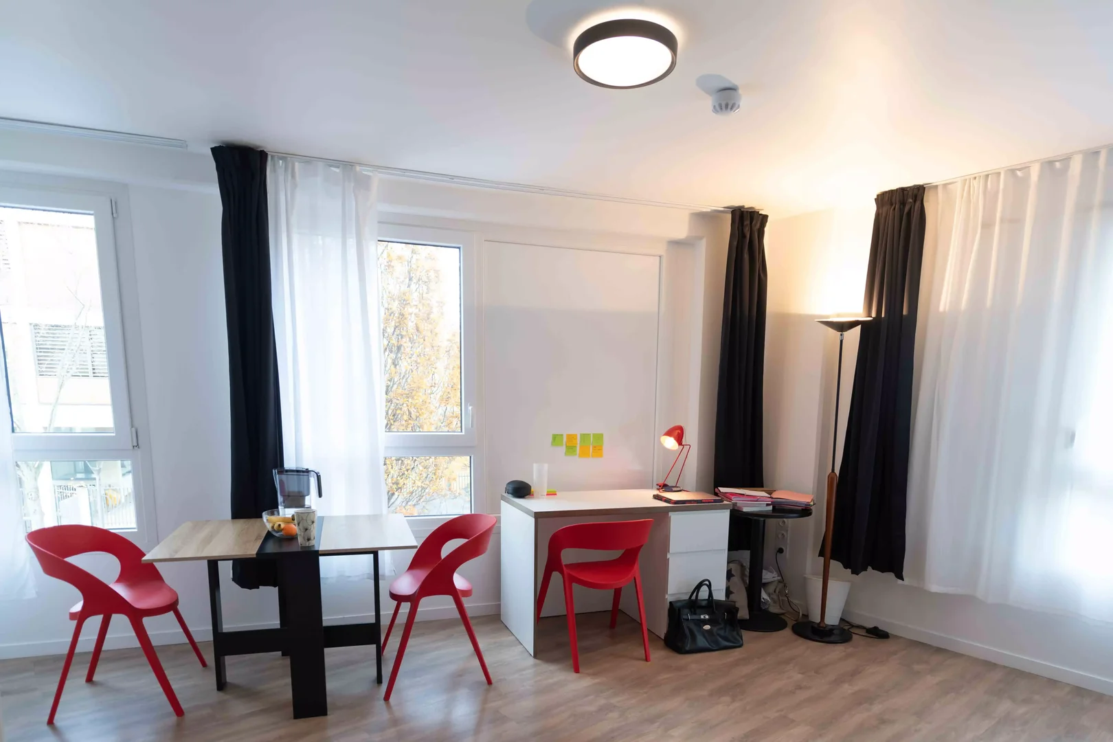 Student-friendly studio with excellent transport links in 