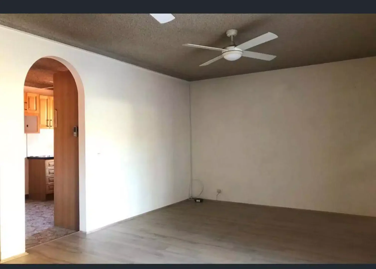 Habitación estudiantil luminosa y aireada con fácil acceso a la universidad en 