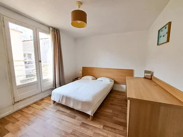 Chambre privée à Rue de la République, image 1 de 6