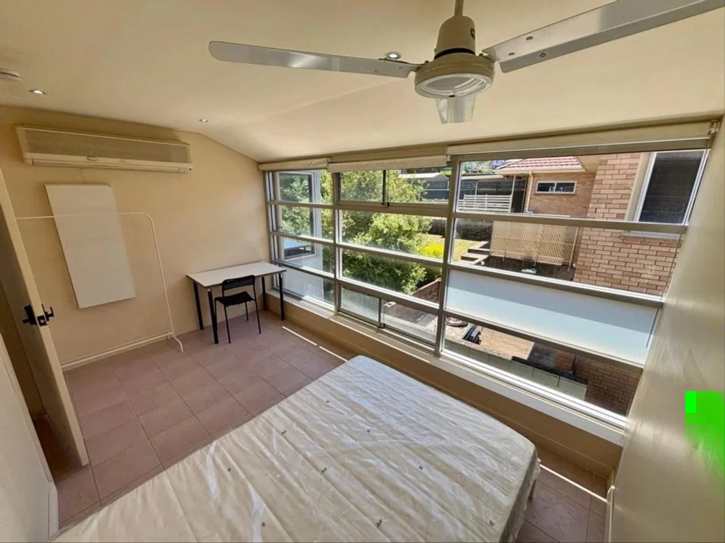 Quarto amigo do estudante em com comodidades modernas