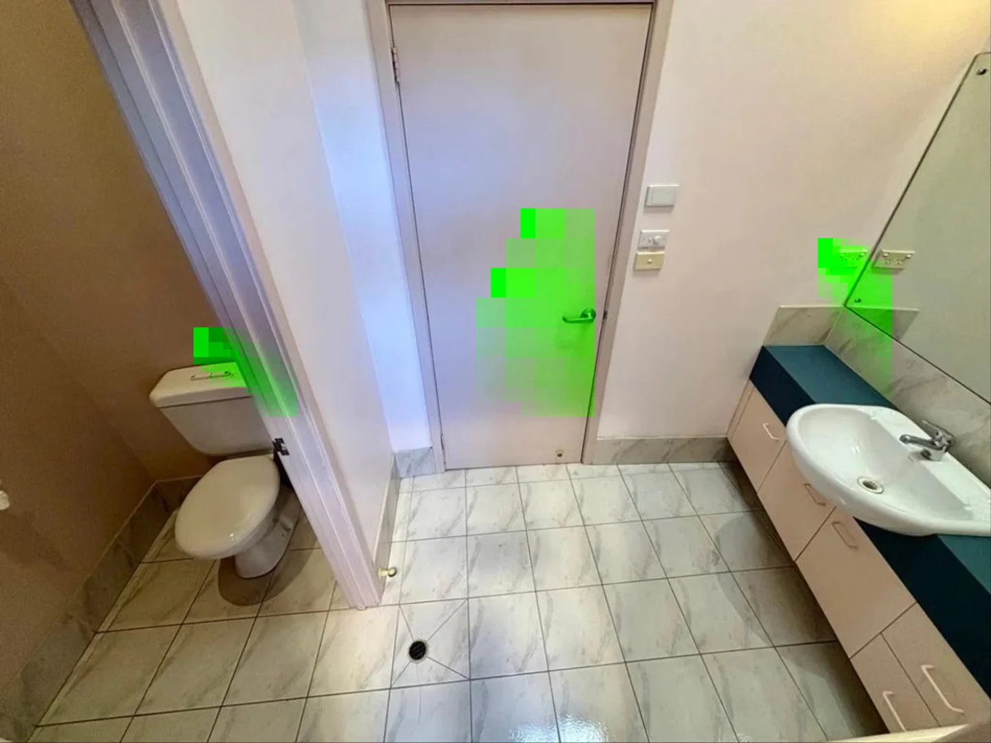 Quarto de estudante em com área de estudo e instalações partilhadas