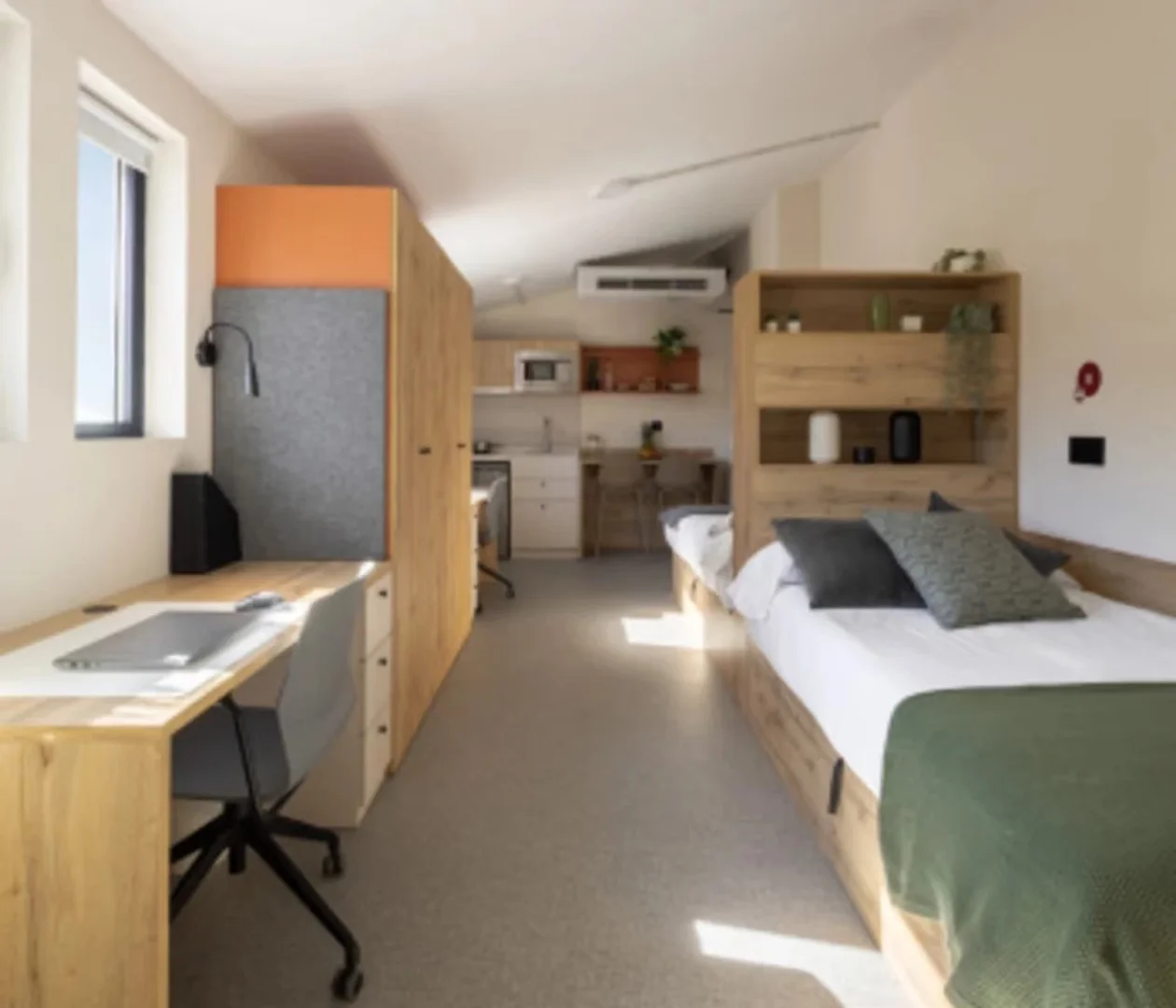 Studio accueillant pour les étudiants et très bien desservi par les transports en commun à