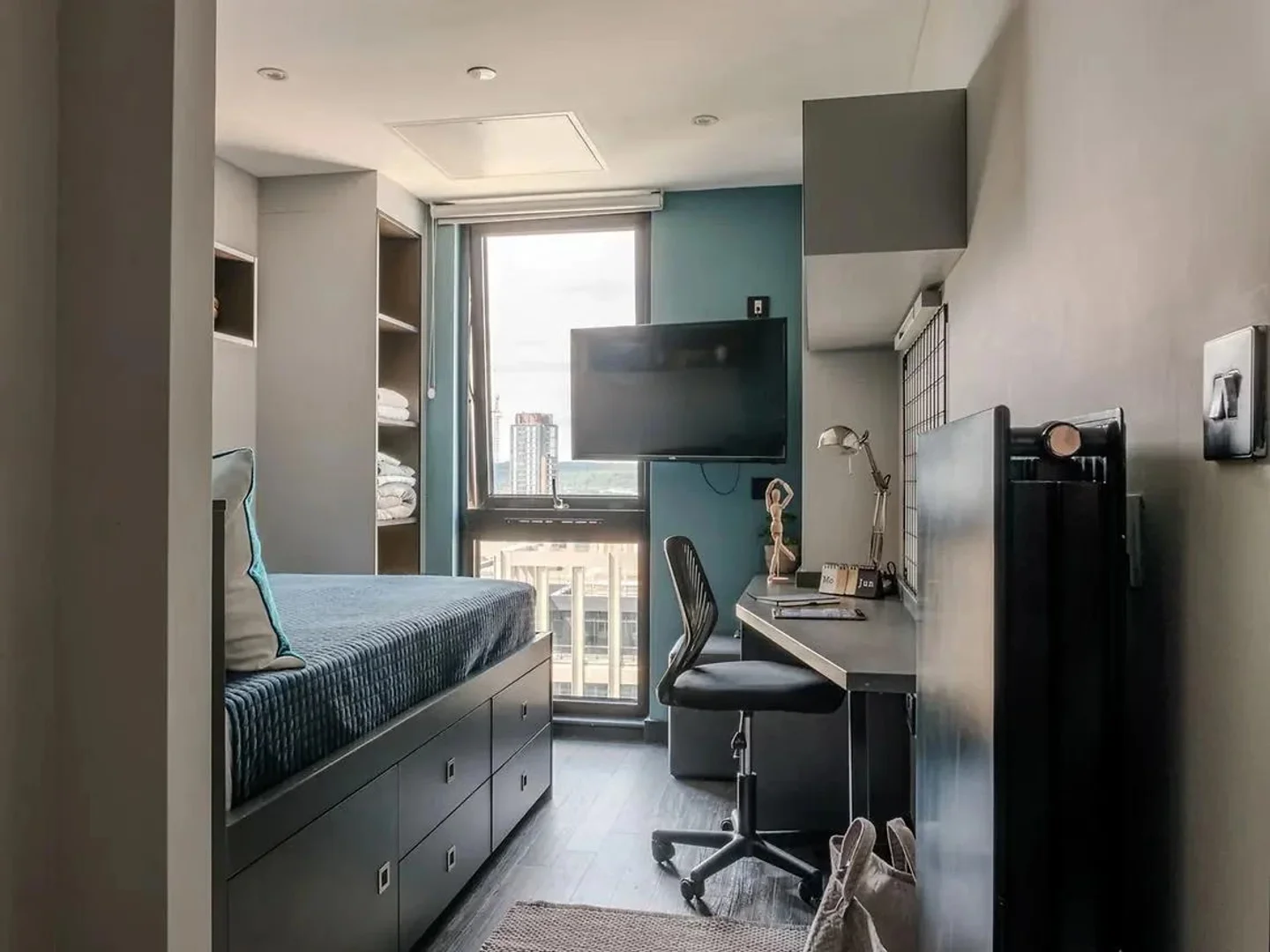 Chambre abordable pour les étudiants avec un bon éclairage dans 