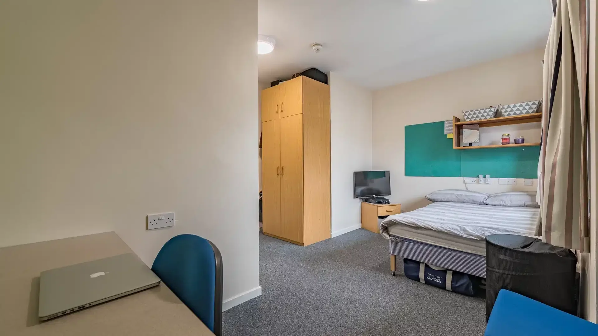 Chambre d'étudiant fonctionnelle parfaite pour étudier dans 
