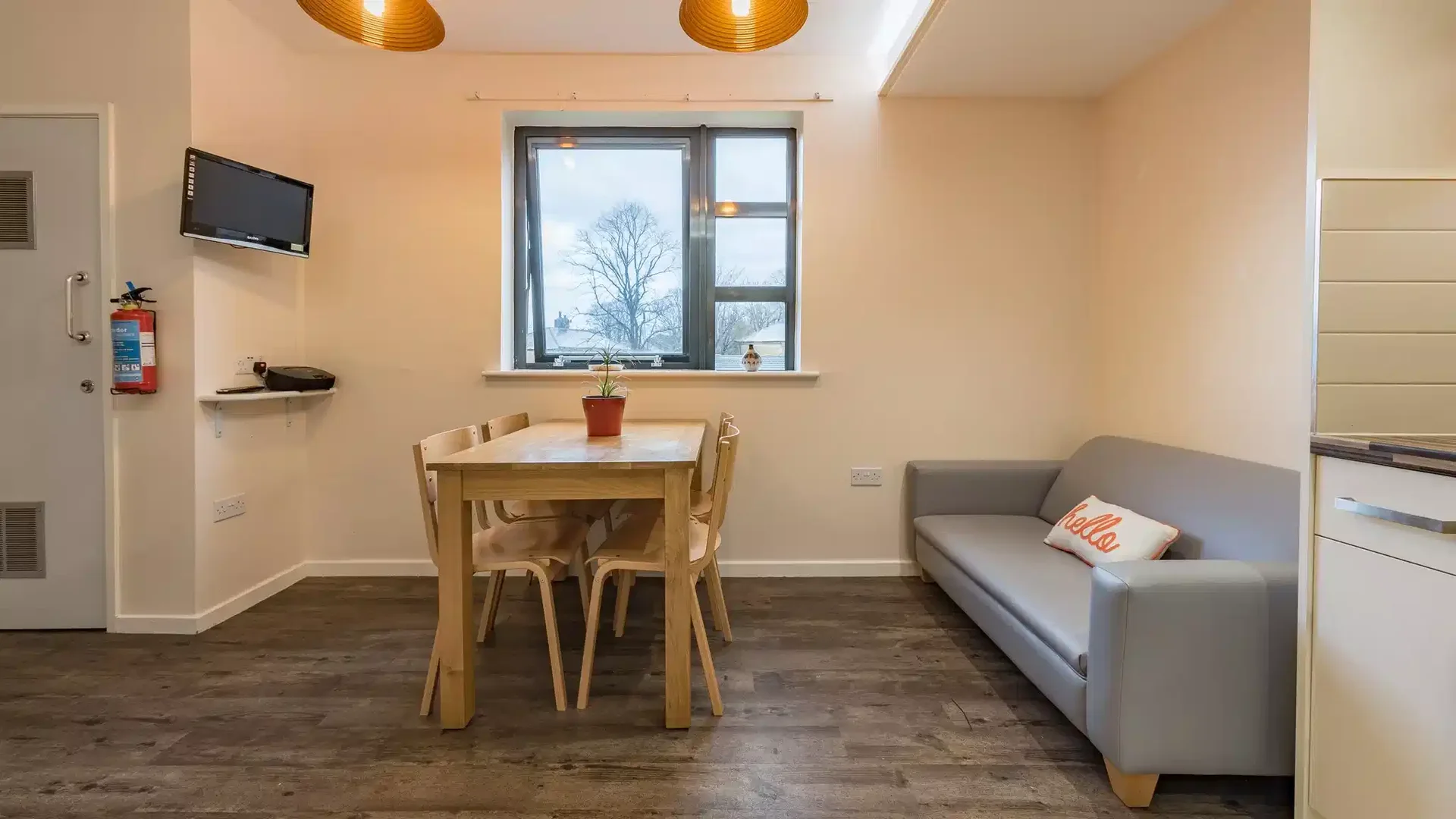 Chambre conviviale pour les étudiants dans  avec des équipements modernes