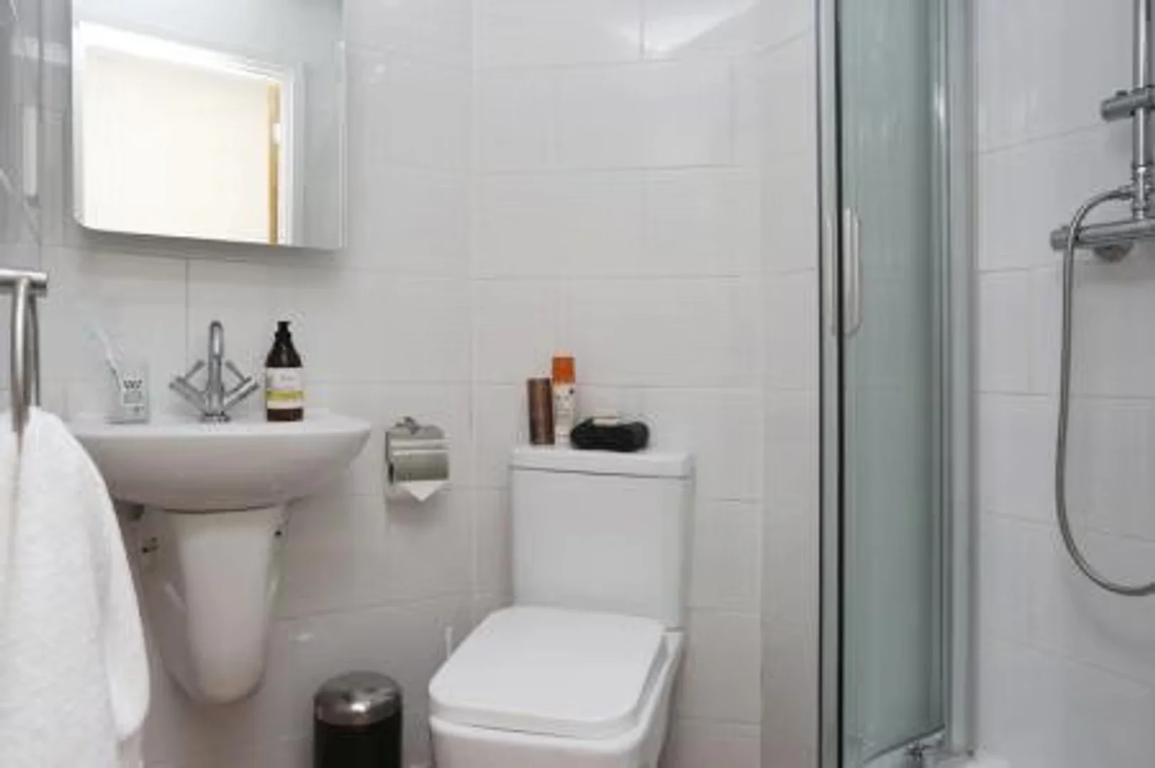 Economical student room with convenient location in 