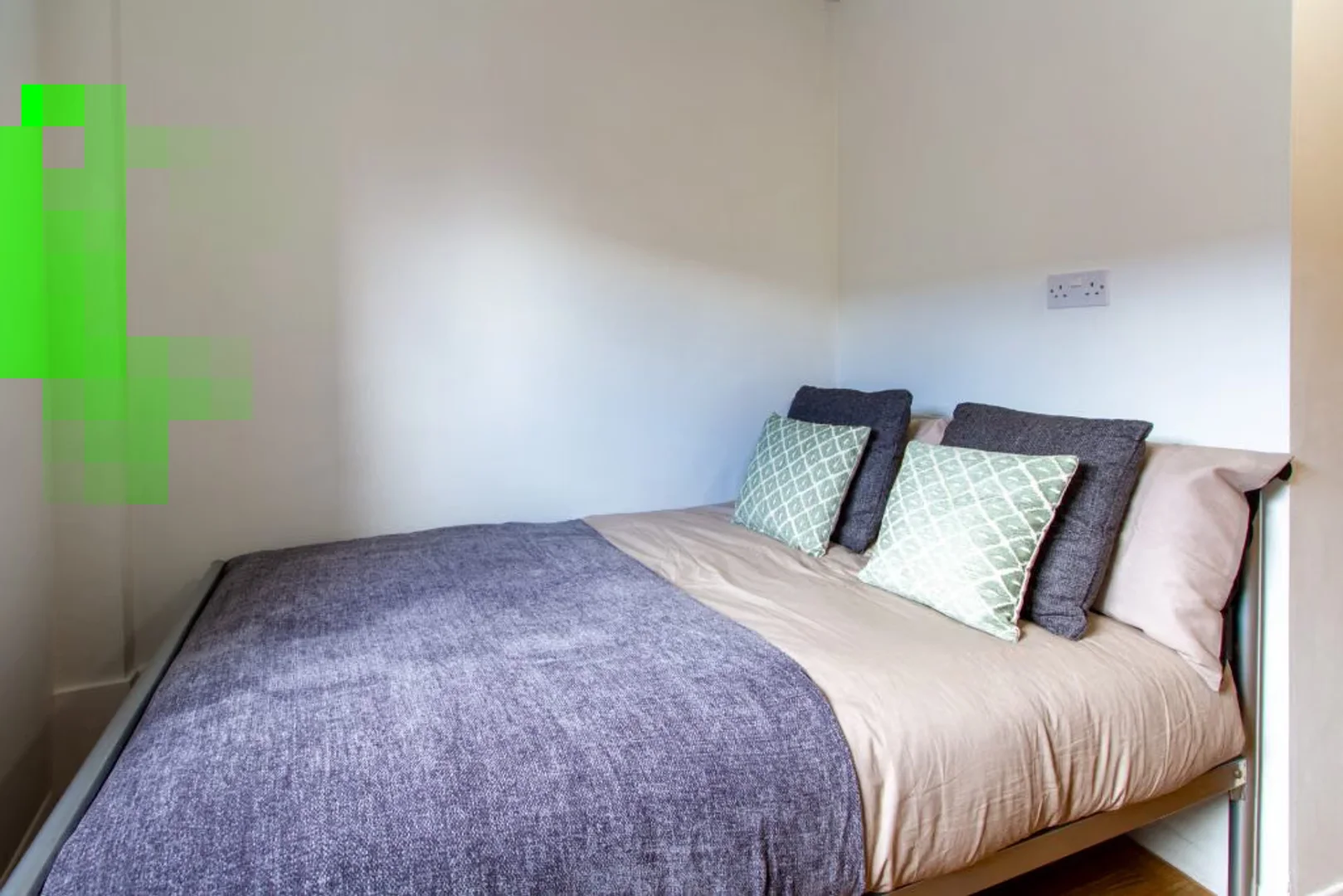 Comfortable and spacious student room in