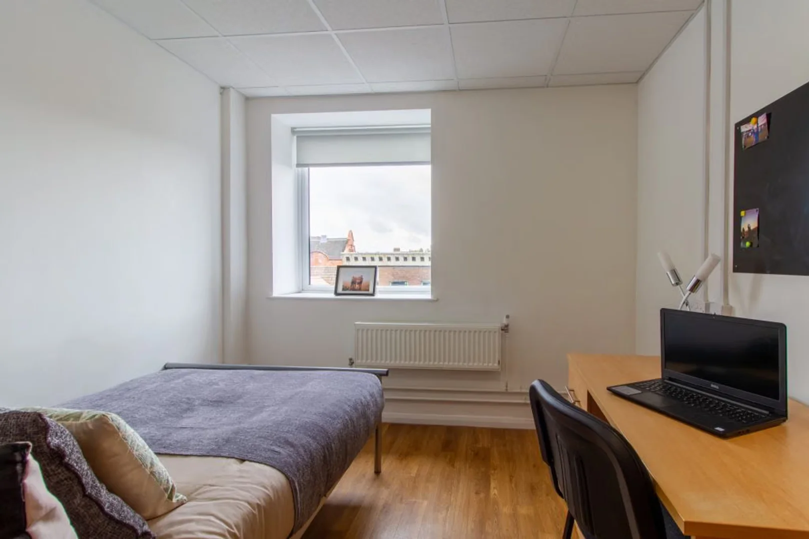 Chambre d'étudiant fonctionnelle parfaite pour étudier dans