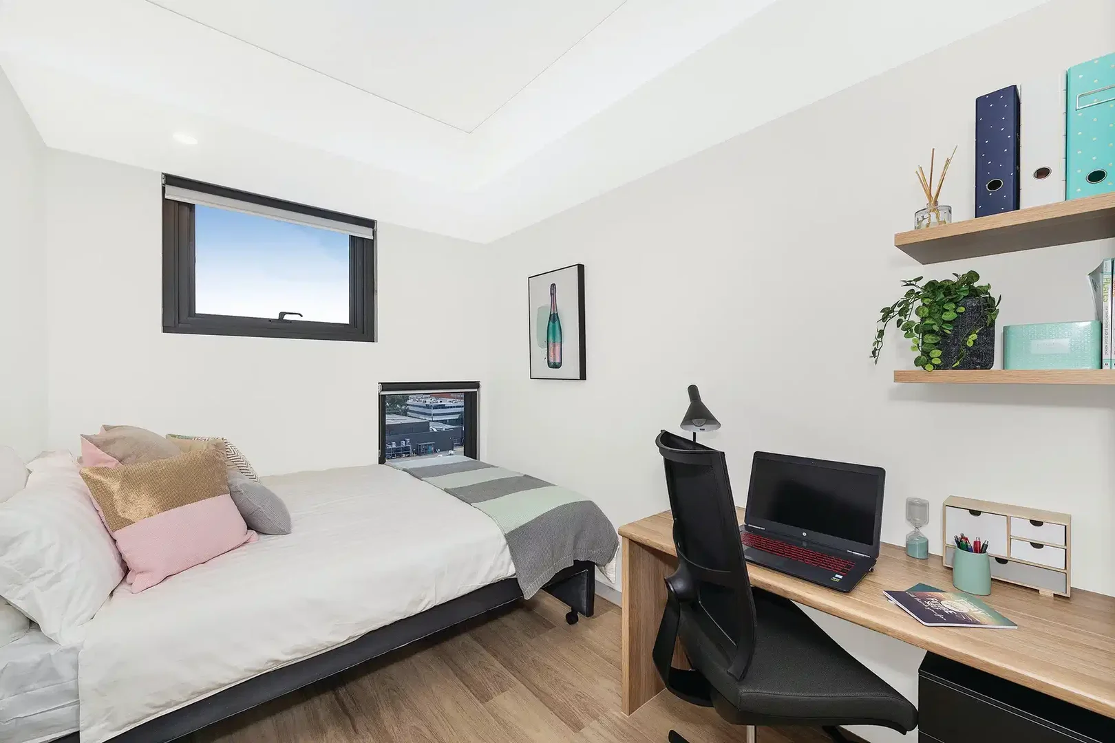 Cozy room for students available in 