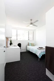 Quarto barato em {area}