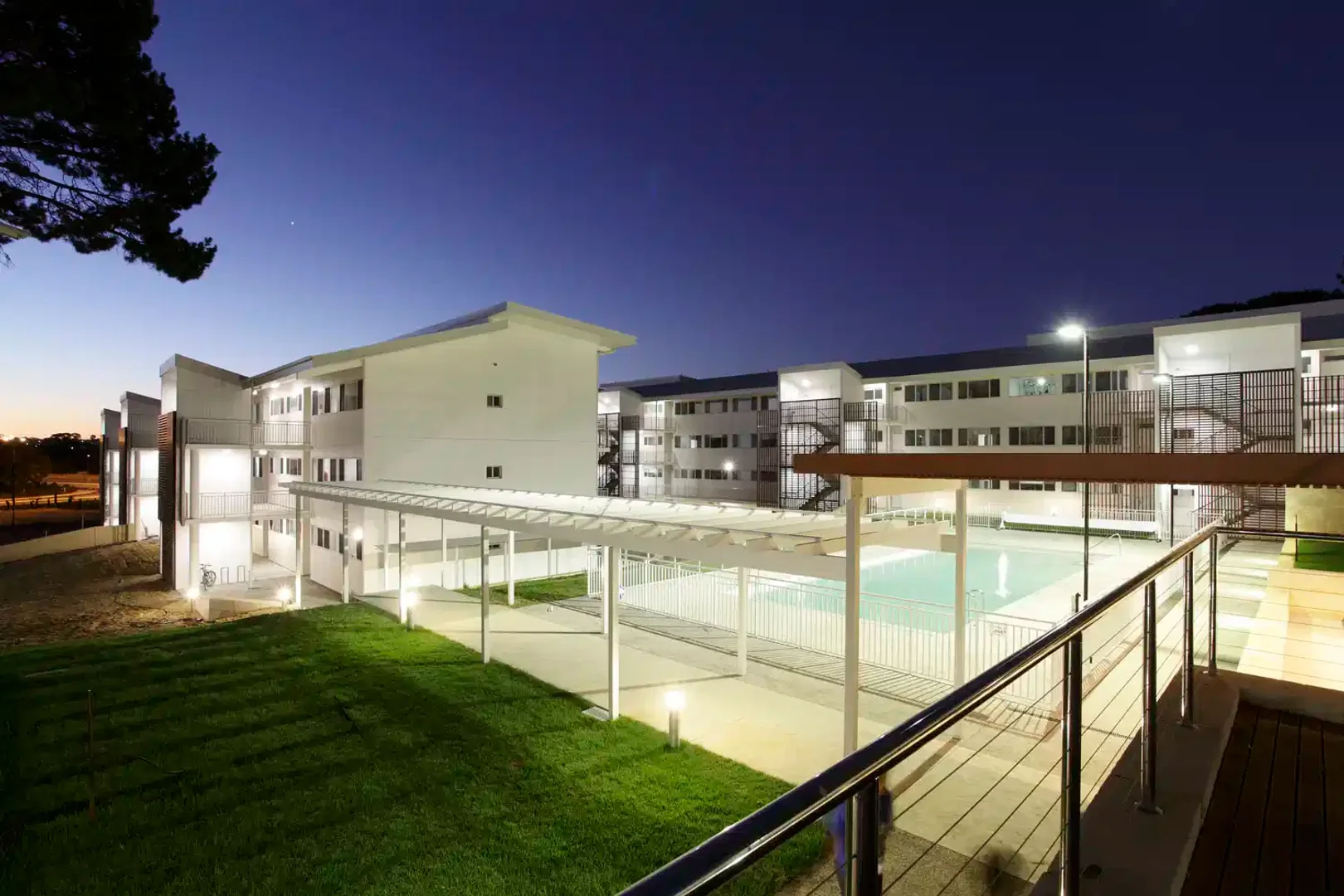 Habitación estudiantil luminosa y aireada con fácil acceso a la universidad en 