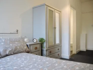 Private room at Upper Park Road, image 41 of 44