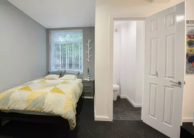 Private room at Upper Park Road, image 44 of 44