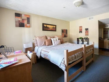 Quarto privado em East Apache Boulevard, imagem 1 de 10
