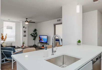 Stanza privata in Forman Avenue, immagine 1 di 37