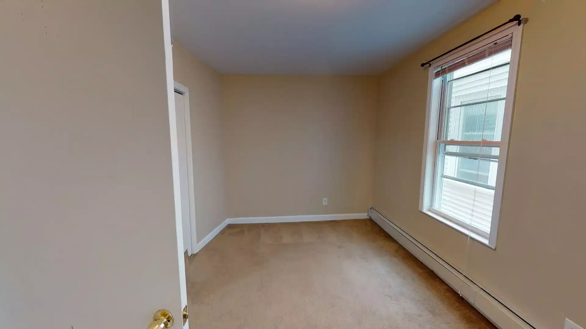 Comfortable and spacious student room in