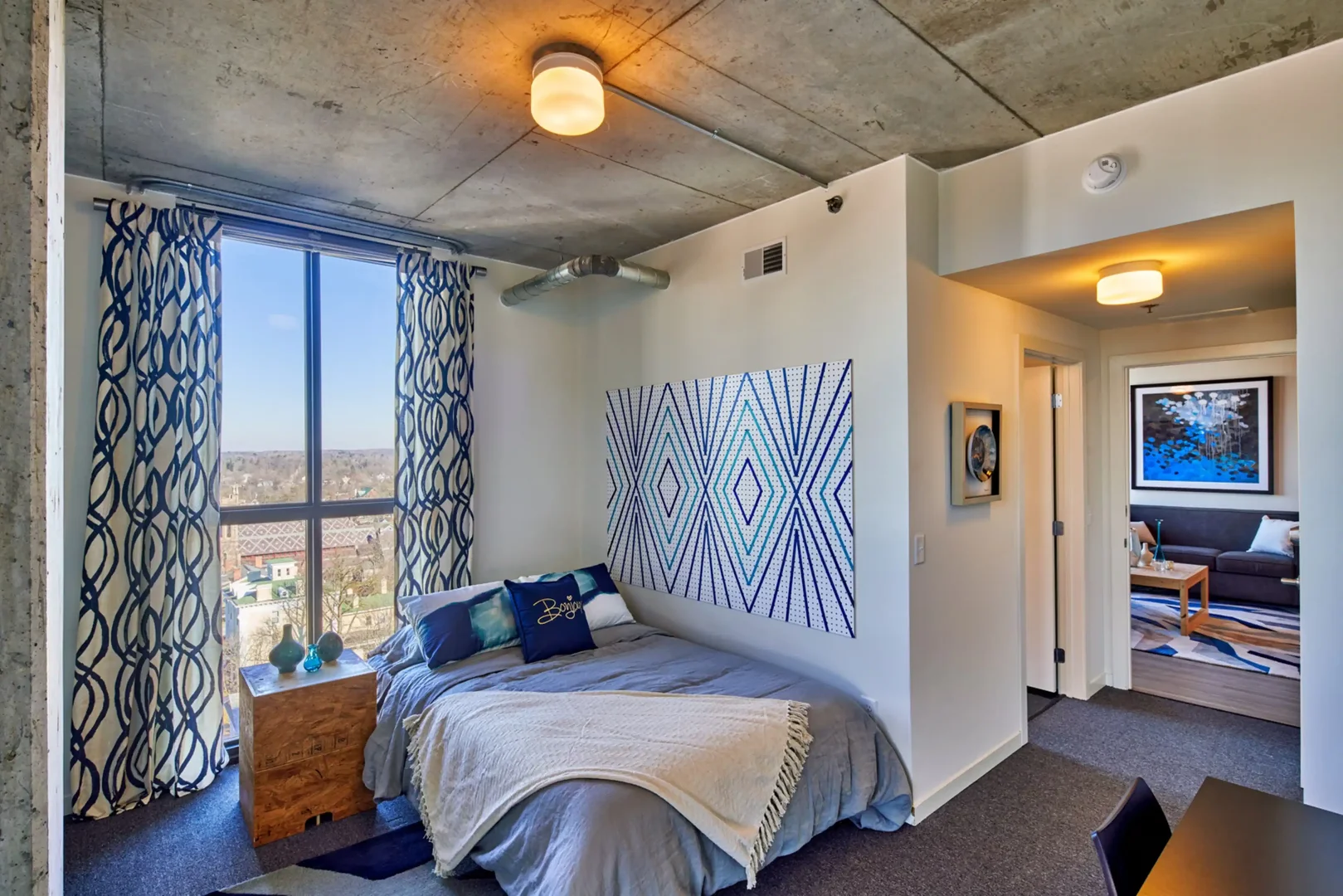 Functional student room perfect for studying in 