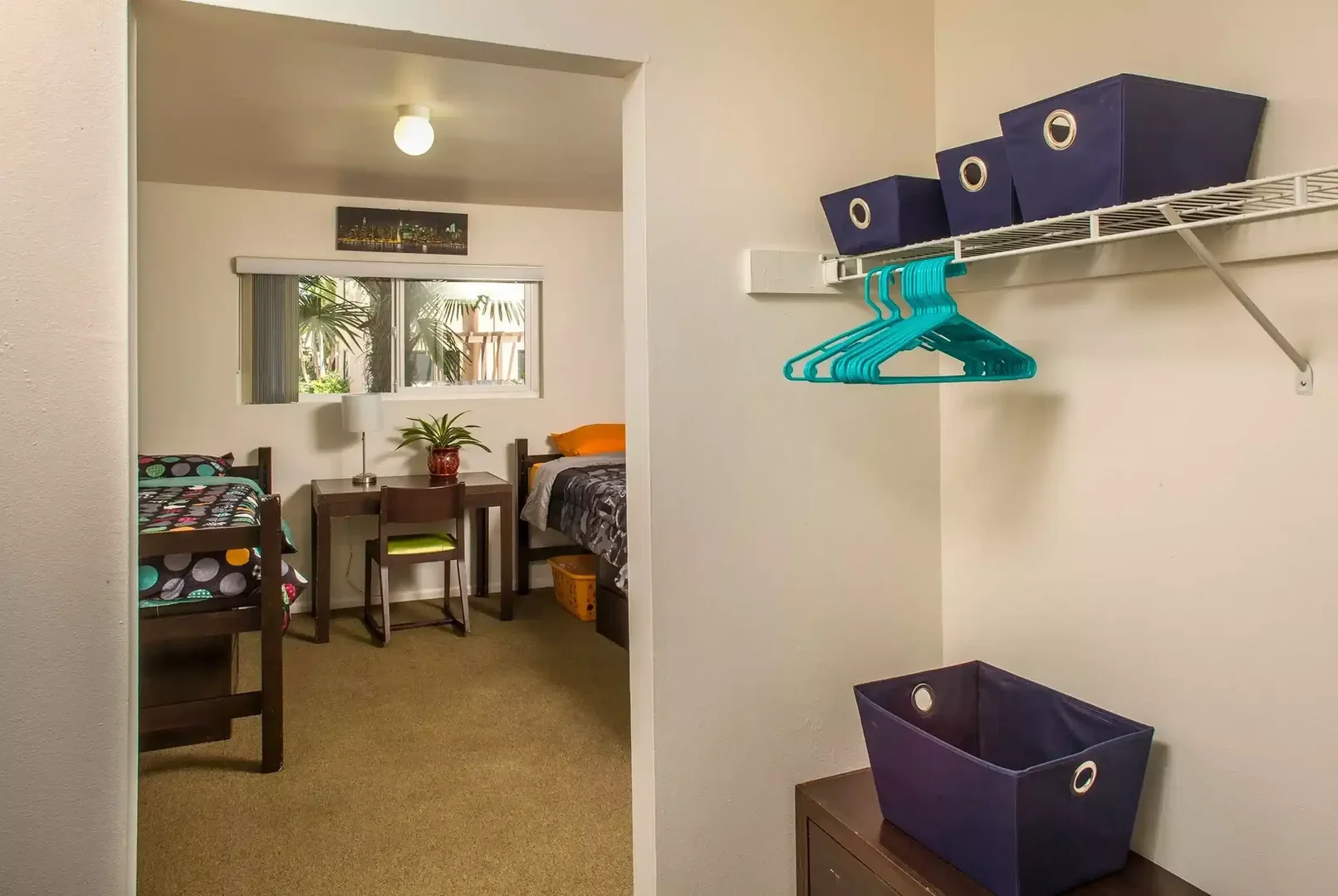 Chambre conviviale pour les étudiants dans  avec des équipements modernes