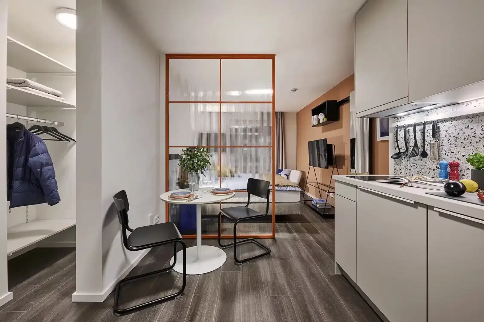 Room for rent in student apartment in , fully furnished