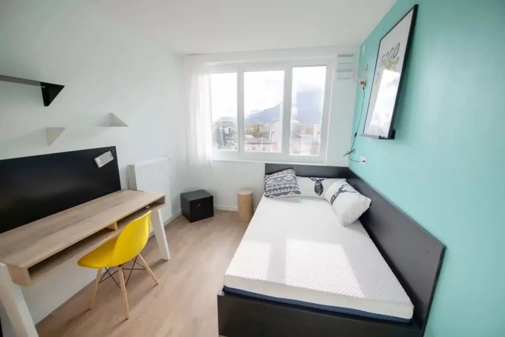  bölgesinde tam olanaklara sahip modern öğrenci stüdyosu