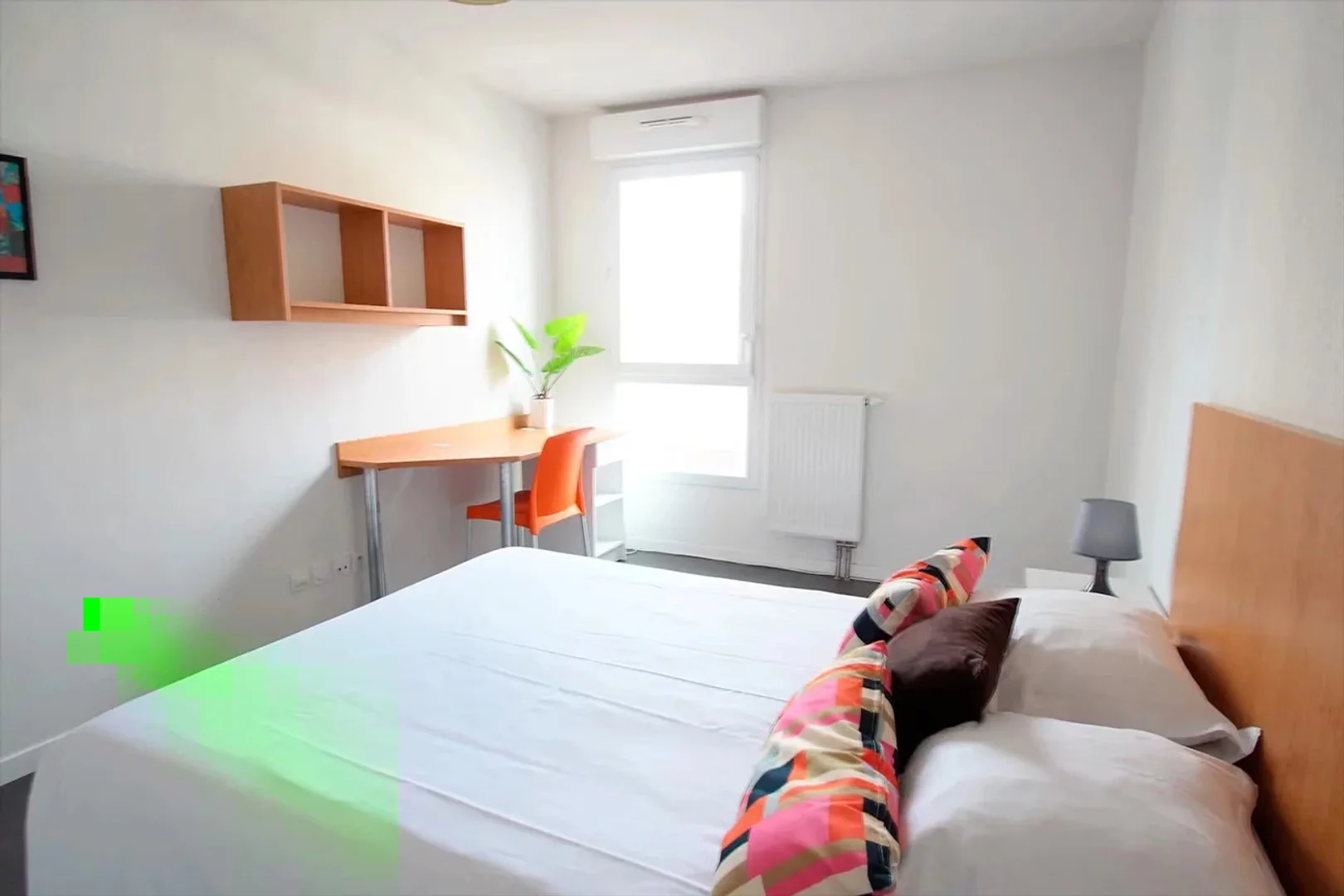 Chambre conviviale pour les étudiants dans  avec des équipements modernes