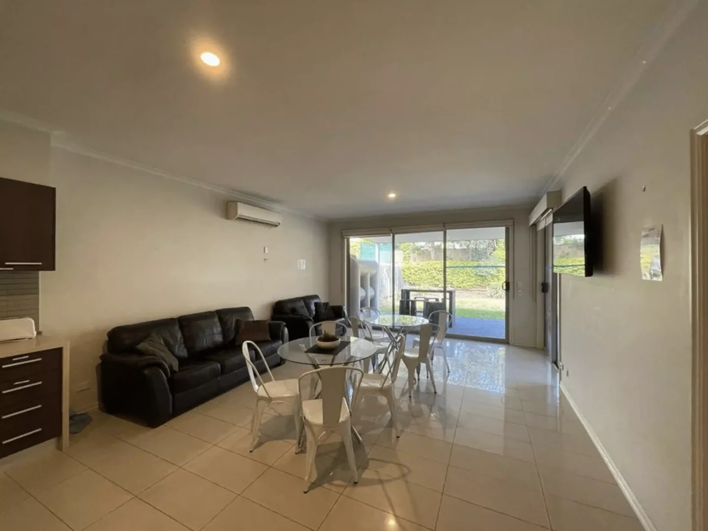 Habitación para estudiantes en con área de estudio y facilidades compartidas