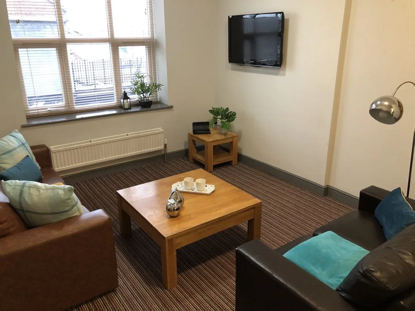 Room for rent in student apartment in , fully furnished