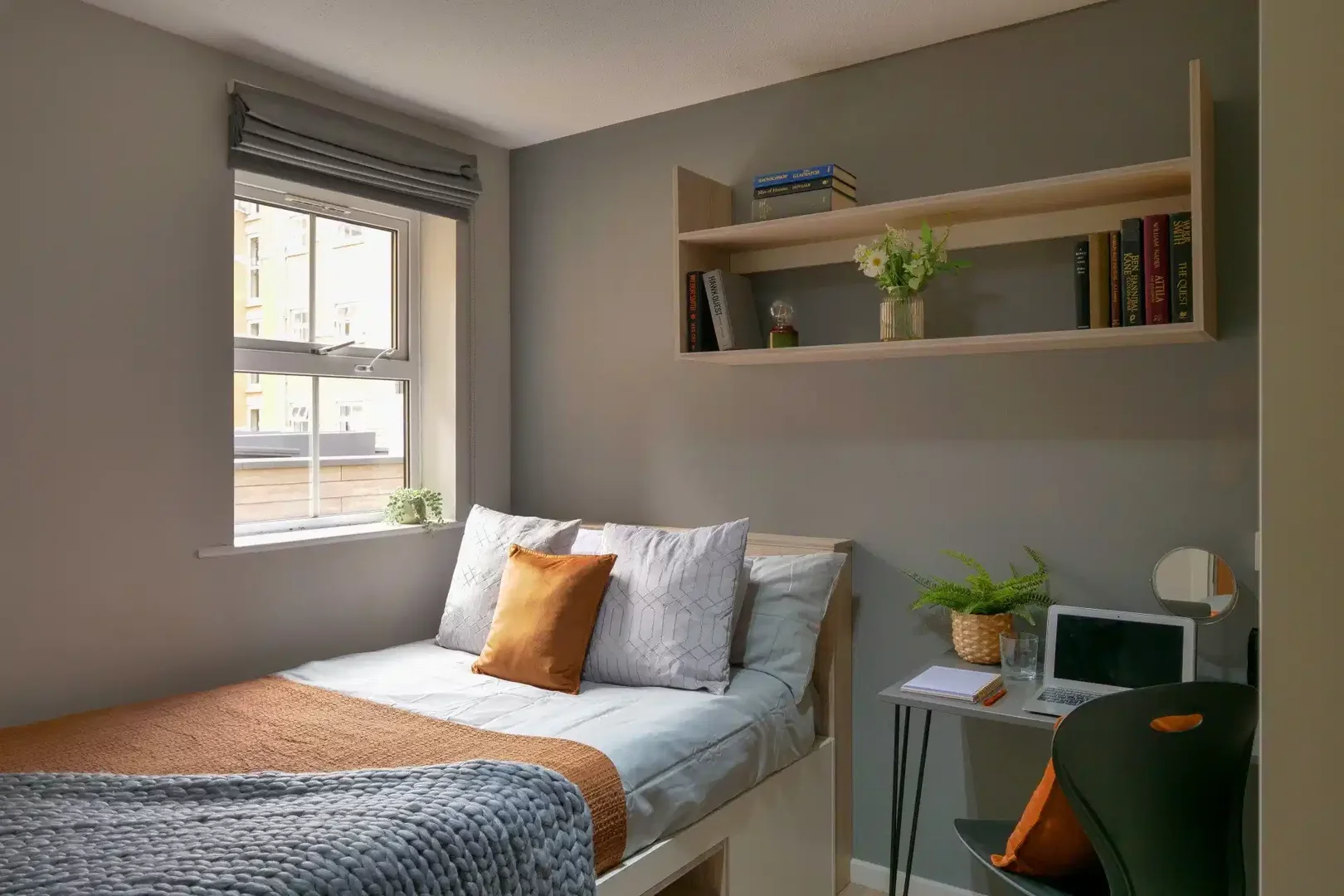Habitación estudiantil amplia y cómoda en 
