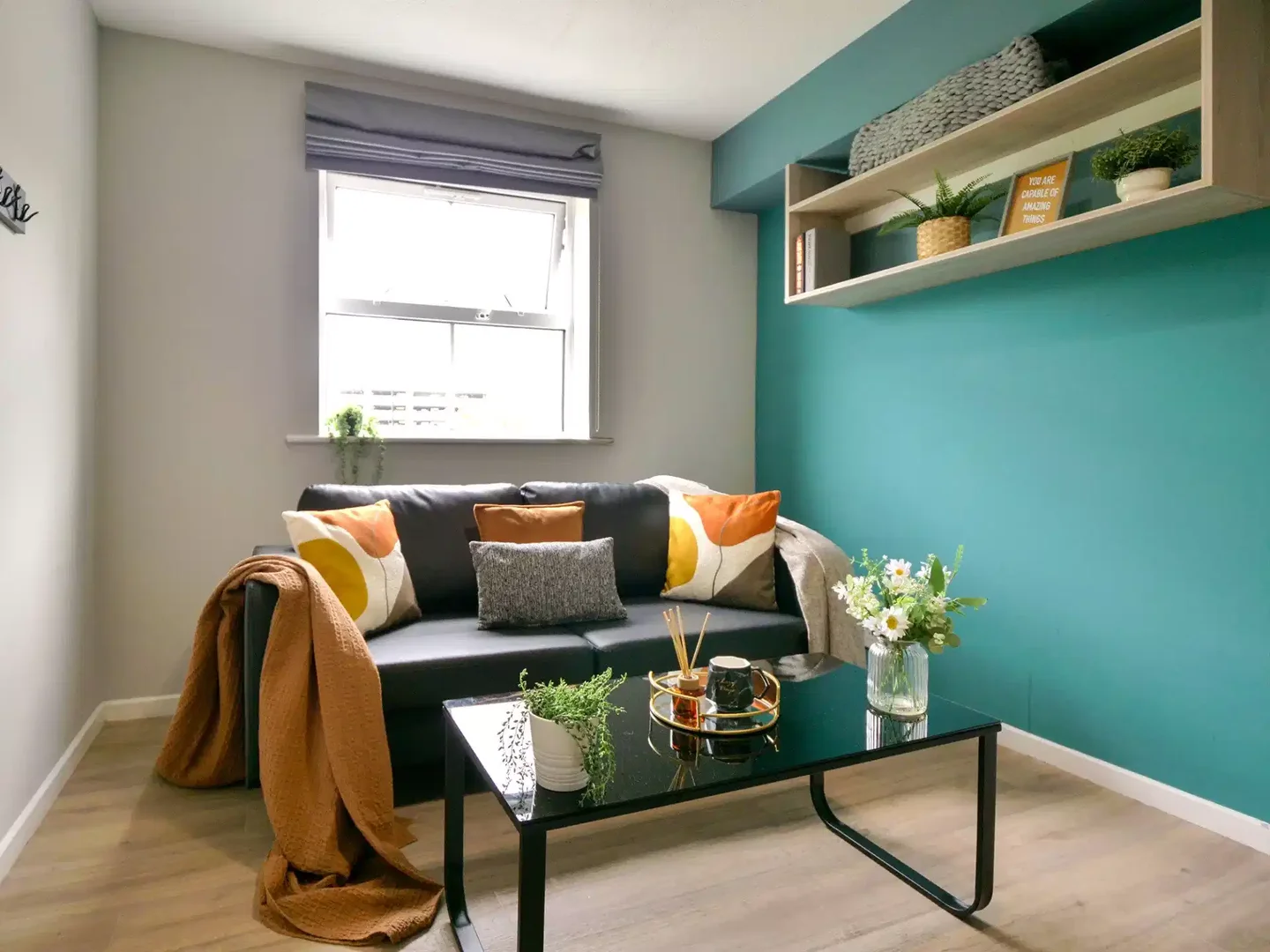 Habitación estudiantil luminosa y aireada con fácil acceso a la universidad en 