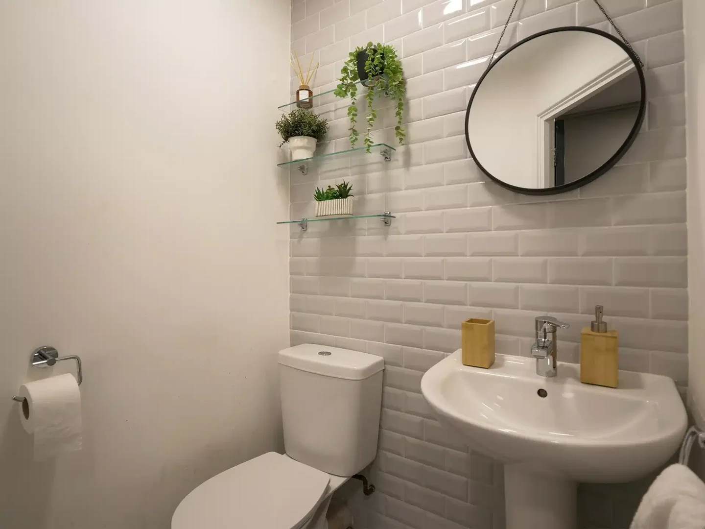 Quarto para alugar em apartamento de estudantes em , totalmente mobilado