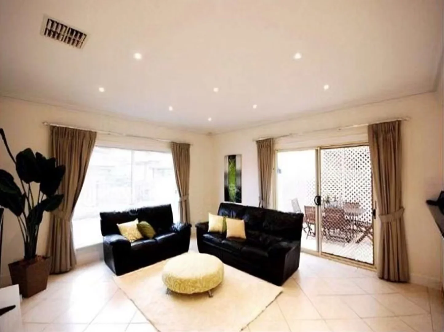 Student-friendly room in  with modern amenities