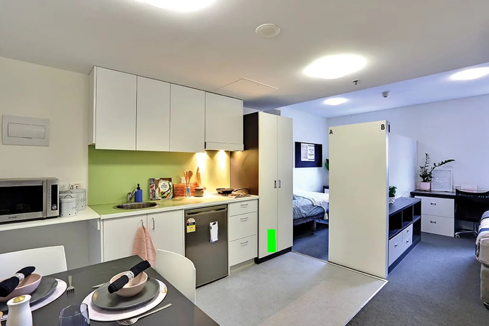 Habitación para estudiantes en con área de estudio y facilidades compartidas