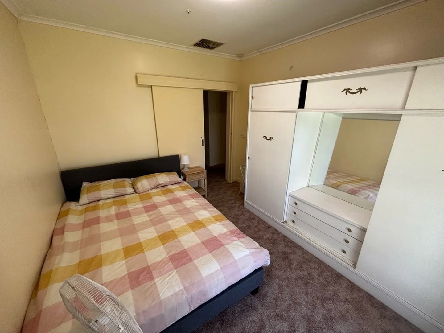 Habitación para estudiantes en  con área de estudio y facilidades compartidas