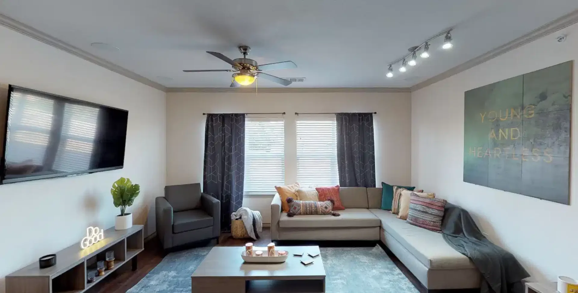 Bright and airy student room with easy university access in 