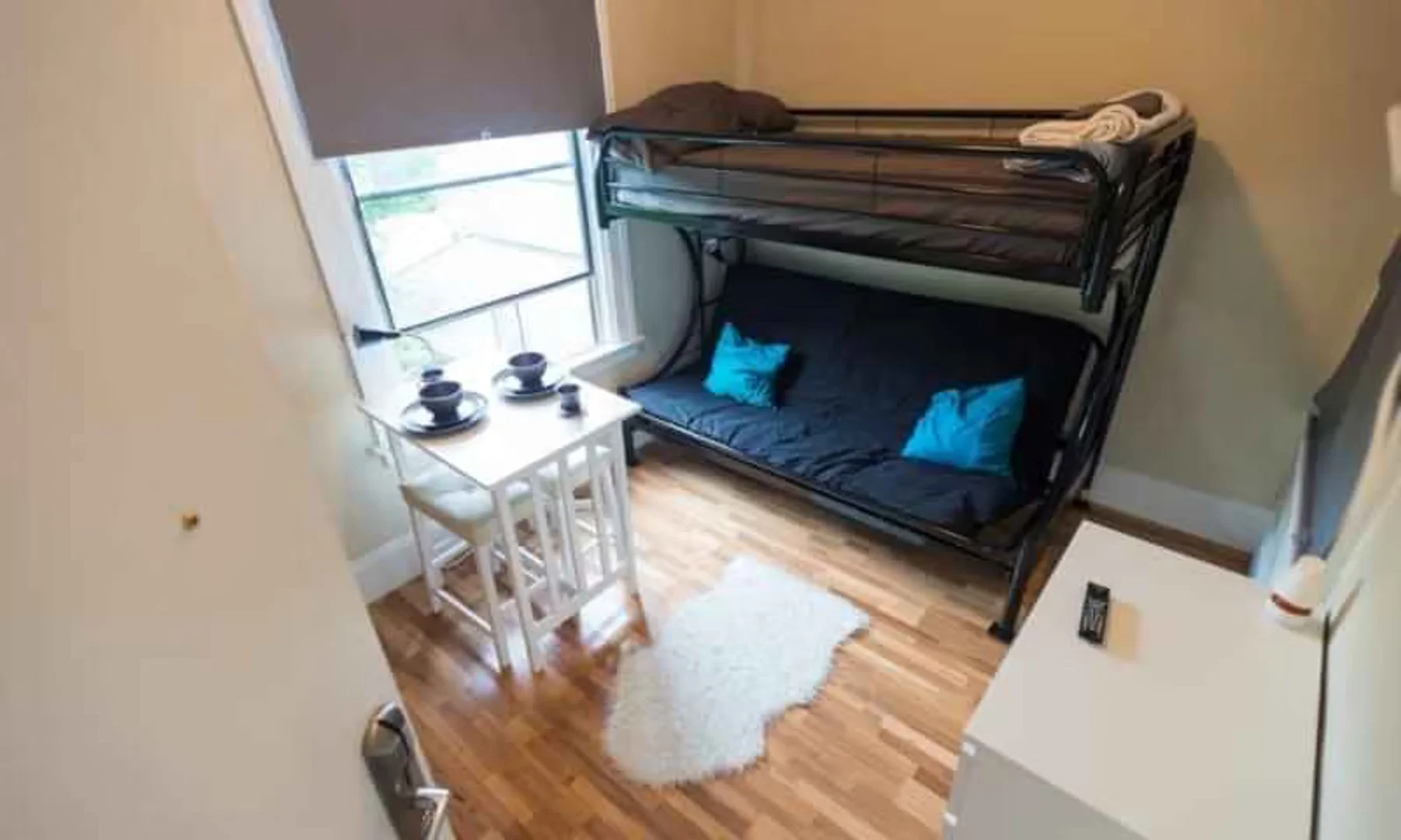 Quarto de estudante económico com localização conveniente em 