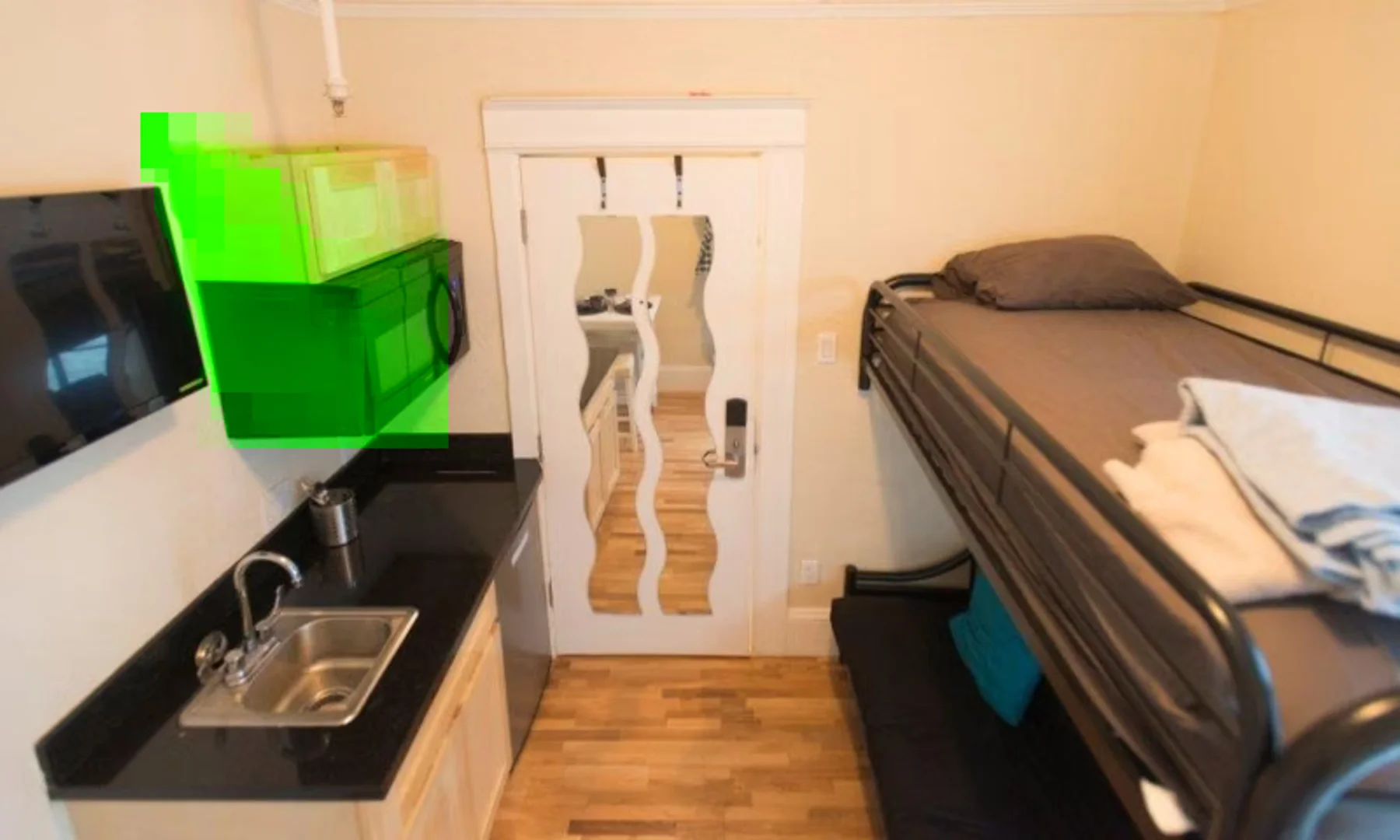 Quarto de estudante luminoso e arejado com acesso fácil à universidade em 