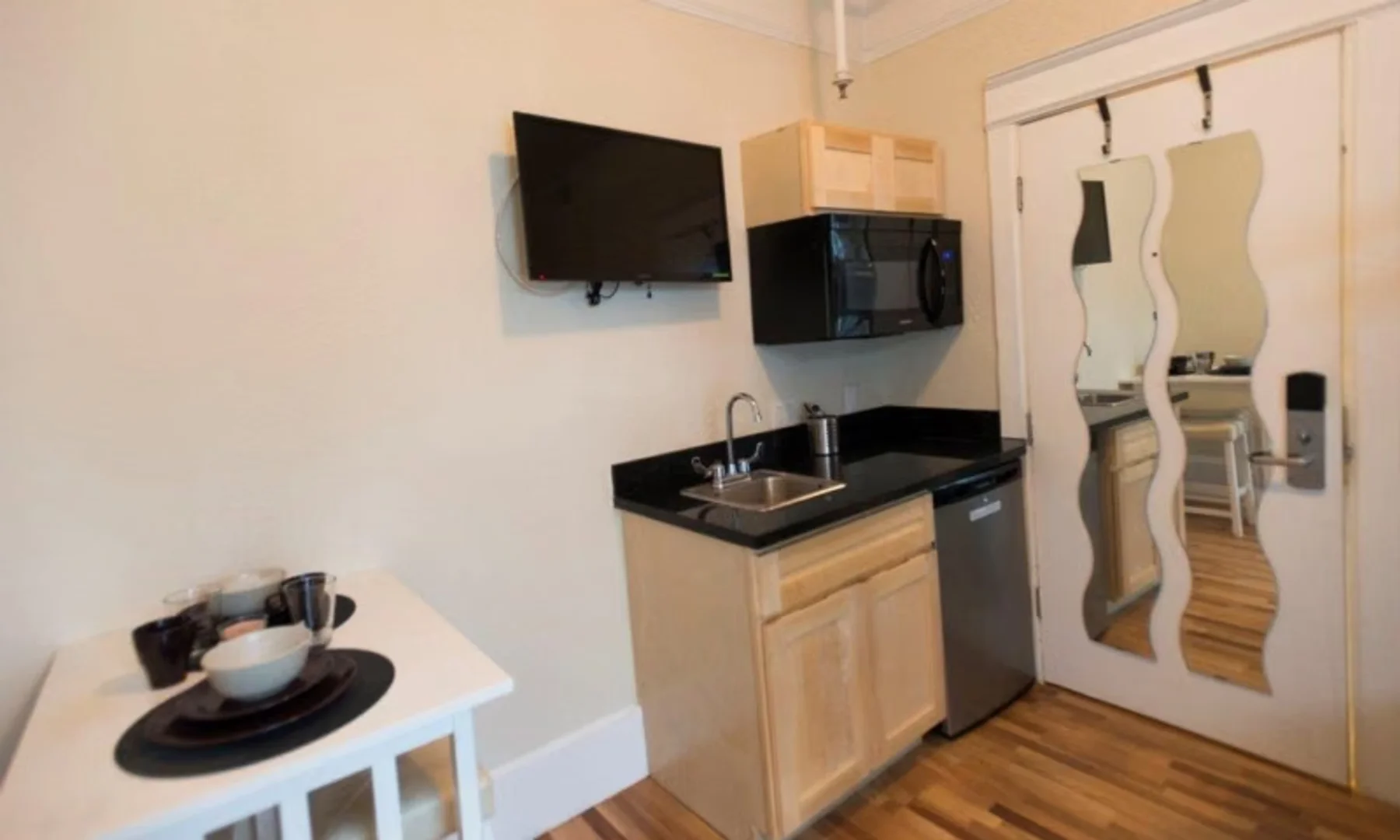 Quarto para alugar em apartamento de estudantes em , totalmente mobilado