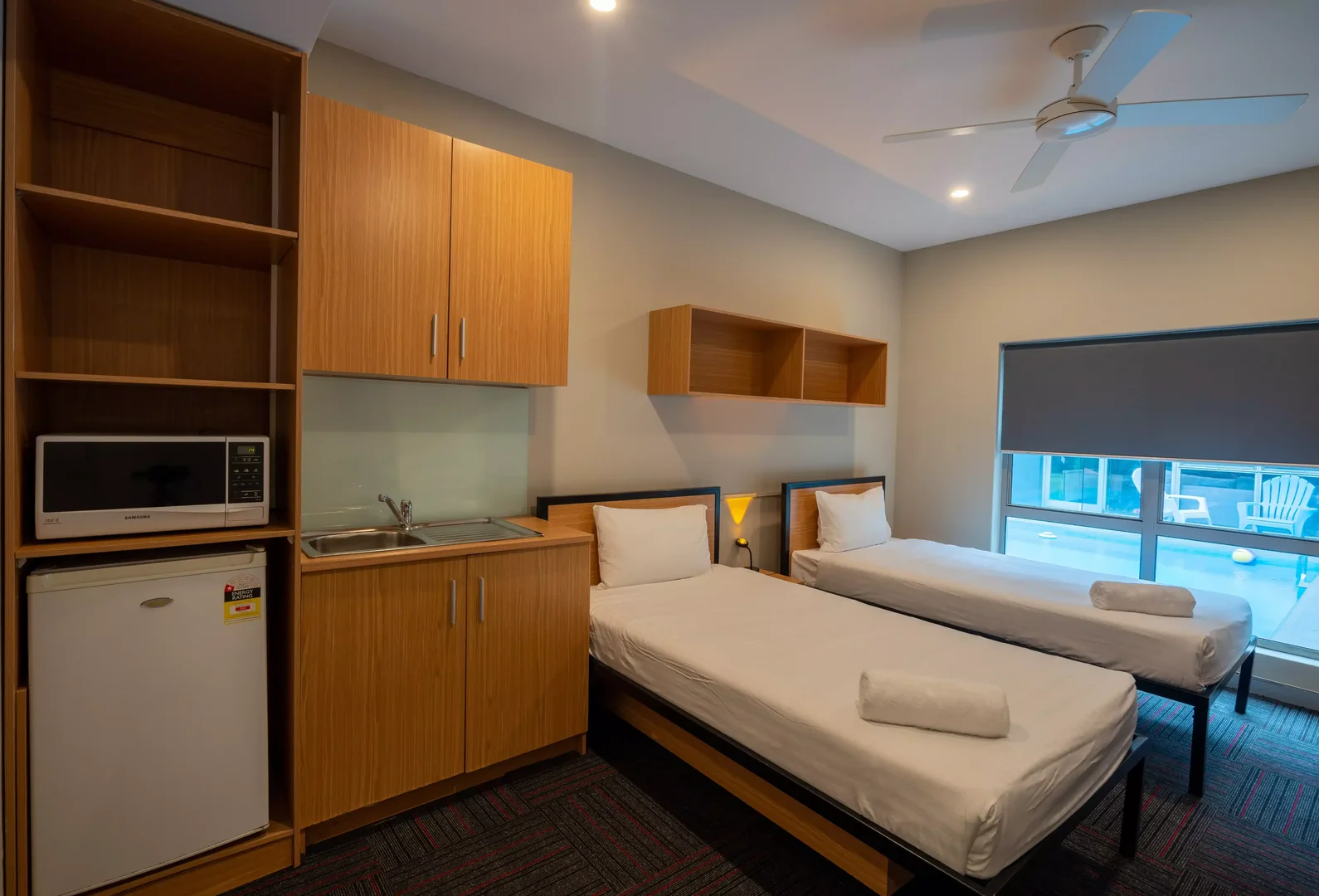 Habitación estudiantil luminosa y aireada con fácil acceso a la universidad en 
