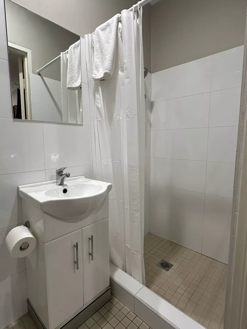 Chambre d'étudiant économique avec emplacement pratique dans