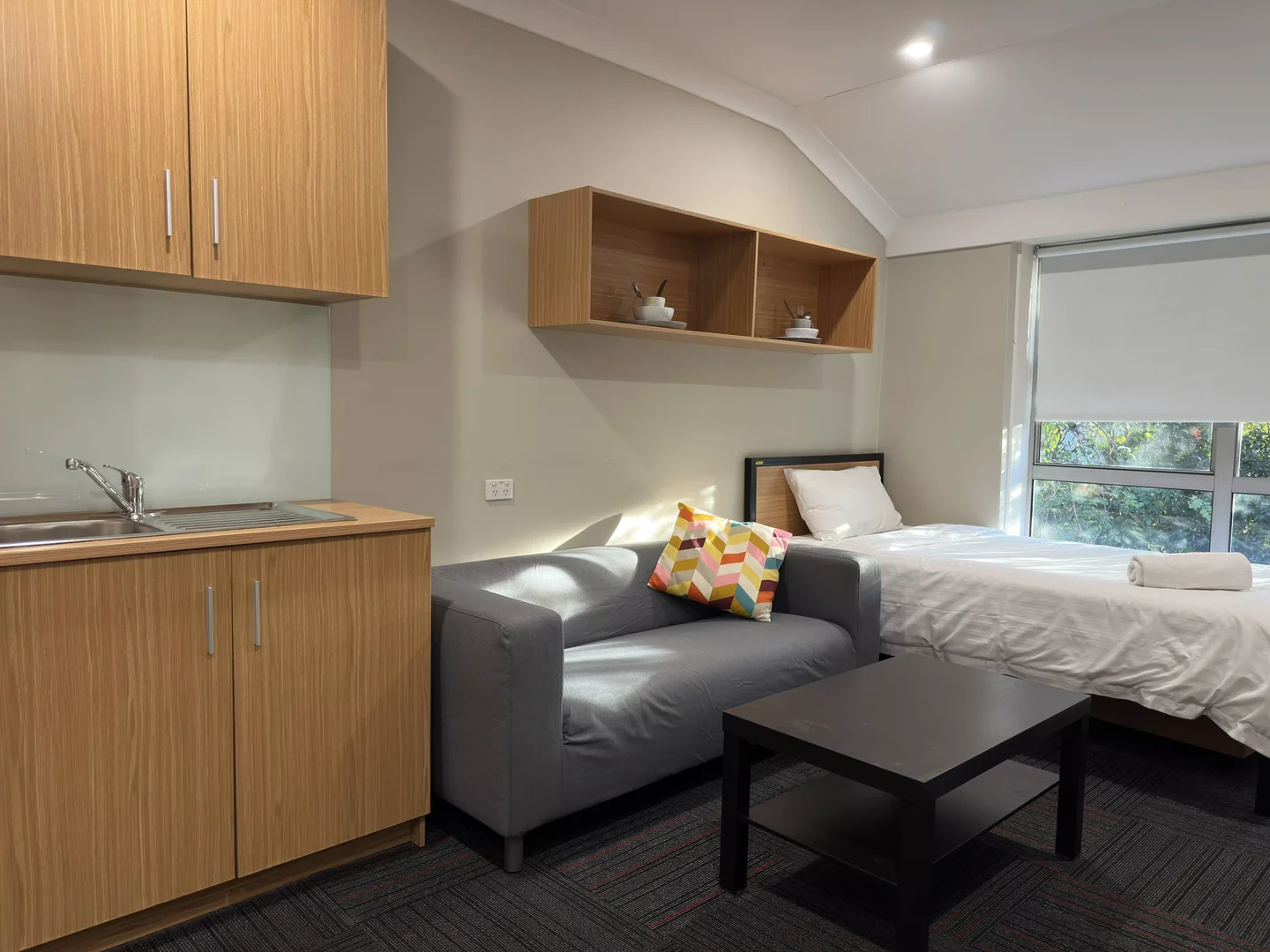 Bright and airy student room with easy university access in 