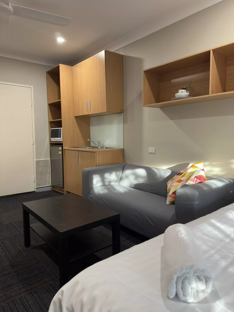 Comfortable and spacious student room in 