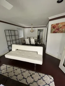 Chambre privée à East 51st Avenue, image 11 de 13