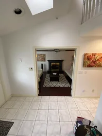 Chambre privée à East 51st Avenue, image 6 de 13